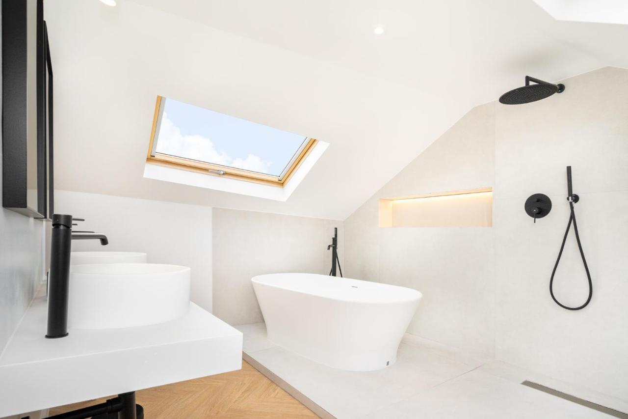 Lejlighed Whome | Luxury Duplex Prime Location Great For Families *